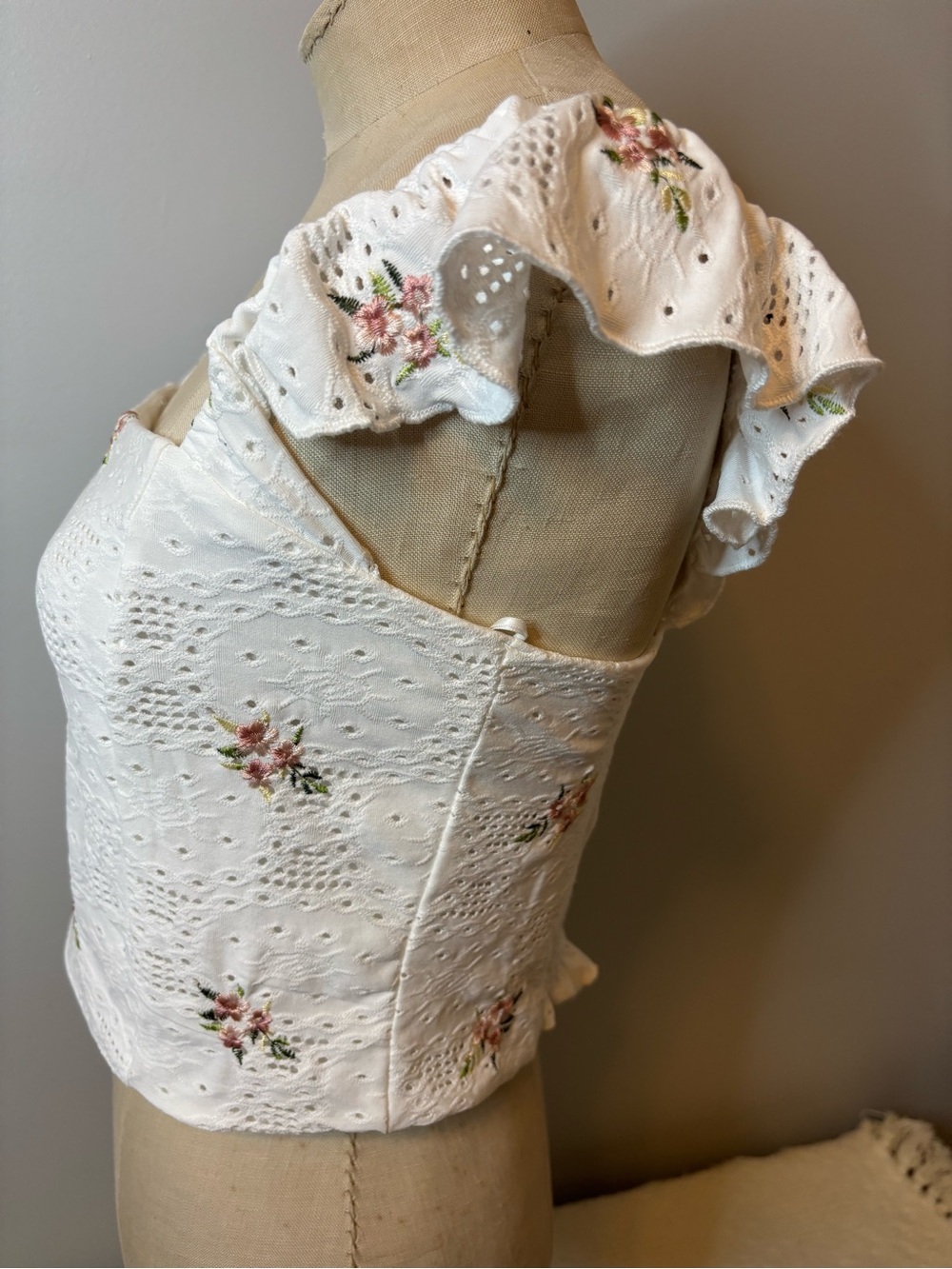 White Eyelet Floral Square-Neck Tank Top Kirious Los Angeles  Size Medium - Picture 2 of 7